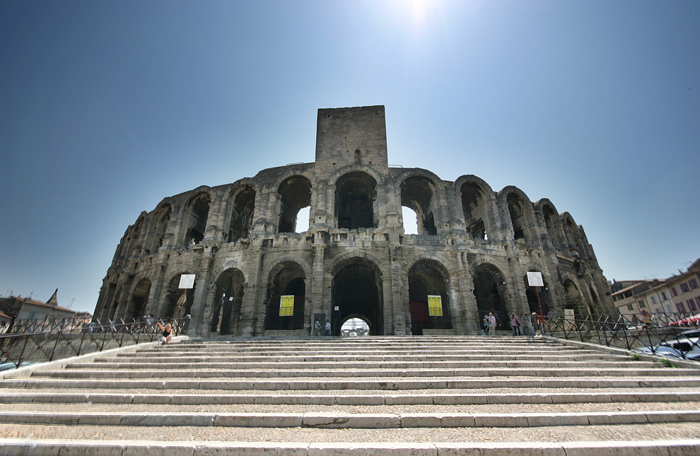 Arles_amphitheater.jpg