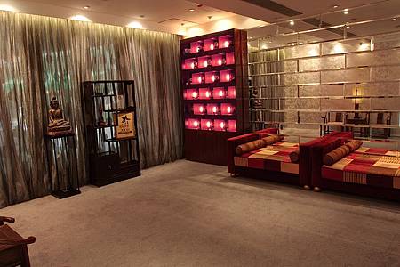 Lan_Kwai_Fong_Sitting_Area.jpg