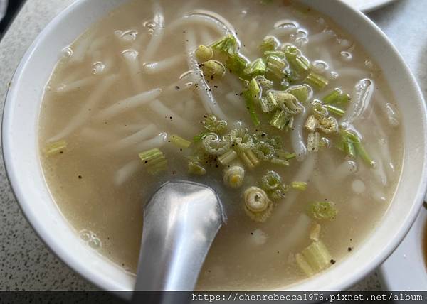 網列為劍潭三寶之一的在地經營老味道:劍潭勇伯米粉湯