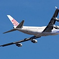 China Airlines B747-409(B-18206)@TIA_2(2)_20100827.jpg