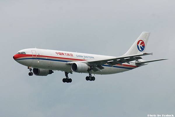 China Eastern Airlines A330B4-605R(F)(B-2308)@VHHH_1(2)_20100625.jpg