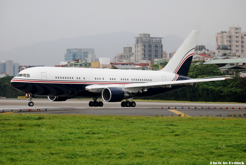 Google Inc B767-238ER(N2767)@RCSS_1(2)_20101115.jpg