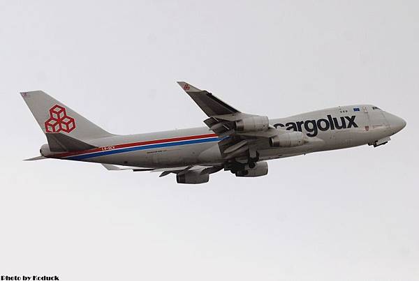 Cargolux Airlines International B747-4R7F(SCD)(LX-SCV)@VHHH_1(2)_20101212.jpg