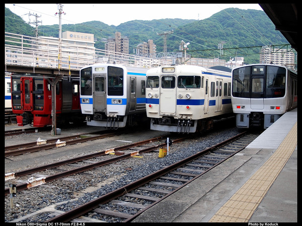 門司港站內電車群_1_20070617