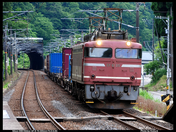 EF81-26牽引貨列@南今庄站_1_20070618