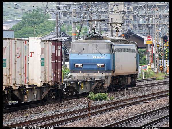 EF200-6牽引貨列@山崎站_1_20070618