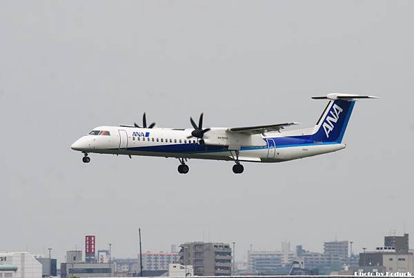 ANA DHC-8-402Q Dash 8(JA841A)@Skypark_1(2)_20110516.jpg