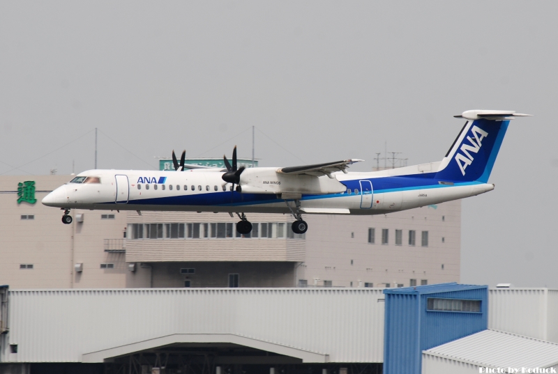 ANA DHC-8-402Q Dash 8(JA851A)@Skypark_1(2)_20110516.jpg