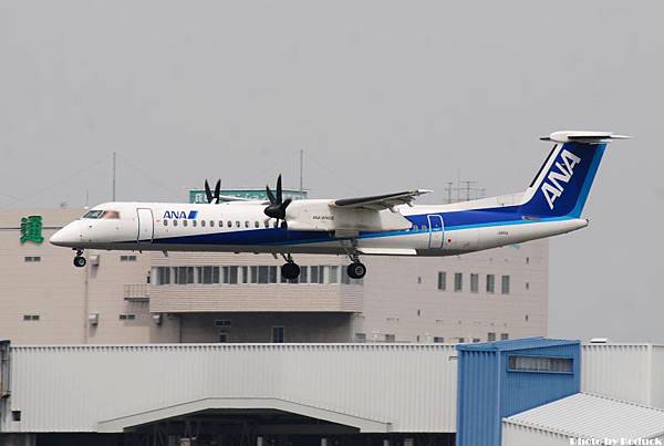 ANA DHC-8-402Q Dash 8(JA851A)@Skypark_1(2)_20110516.jpg