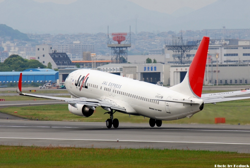 JAL B737-846(WL)(JA309J)@Skypark_2(2)_20110516.jpg