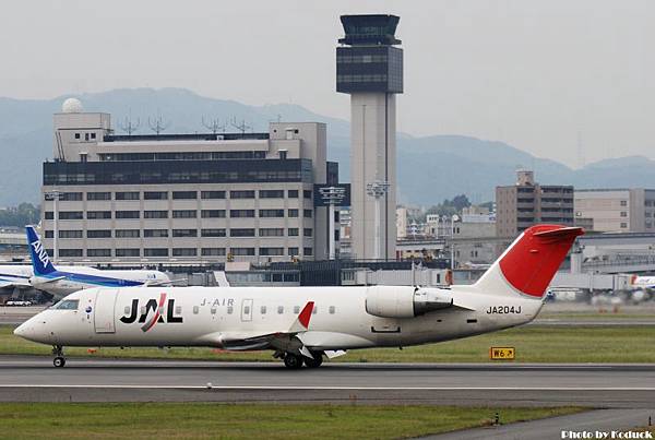 JAL Embraer ERJ-170-100(JA204J)@Skypark_1(2)_20110516.jpg