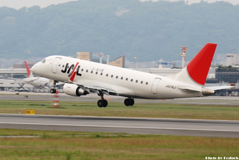 JAL Embraer ERJ-170-100(JA218J)@Skypark_2(2)_20110516.jpg