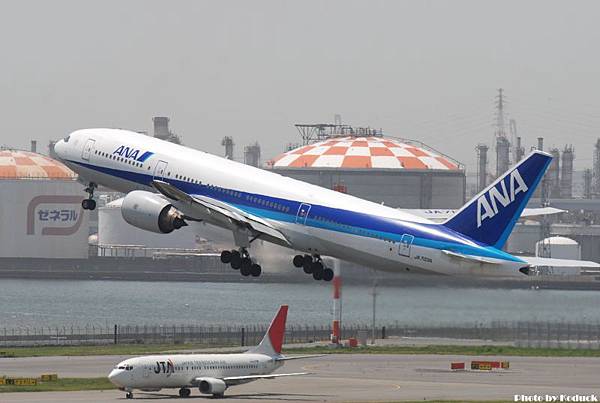 ANA B777-281(JA703A)@Haneda_1(2)_20110514.jpg