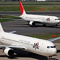 JAL B767-346(JA8268)@Haneda_3(2)_20110515.jpg