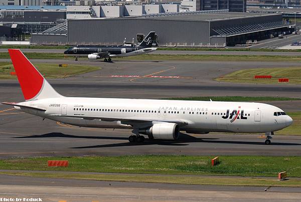 JAL B767-346(JA8398)@Haneda_1(2)_20110515.jpg