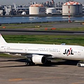 JAL B777-289(JA8977)@Haneda_1(2)_20110515.jpg