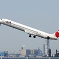 JAL MD-90-30(JA005D)@Haneda_1(2)_20110515.jpg