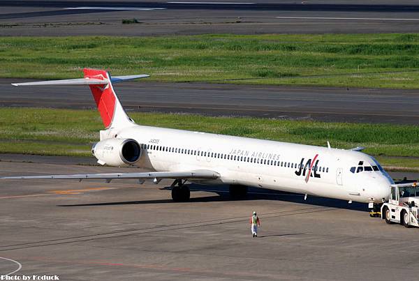 JAL MD-90-30(JA8065)@Haneda_1(2)_20110515.jpg