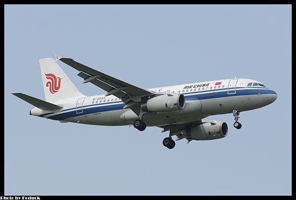 Air China Airbus A319-131(B-6033)@PVG_1(2)_20110722.jpg