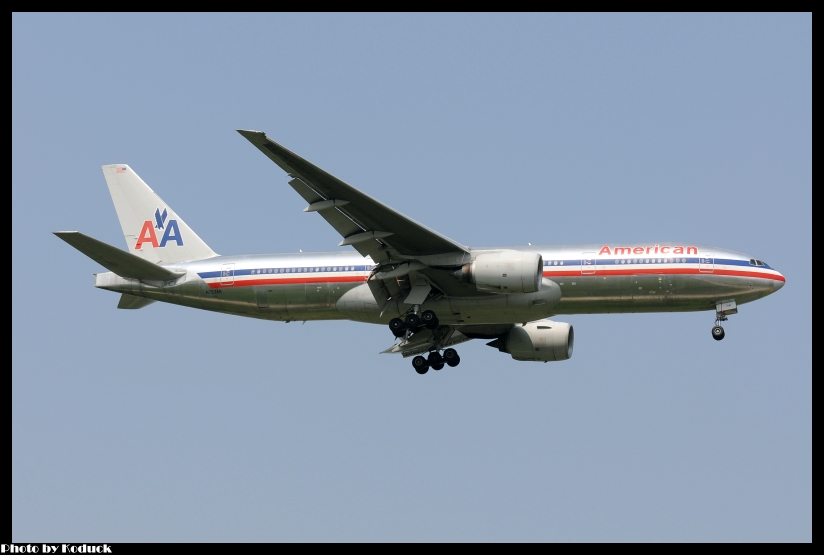 American Airlines B777-223ER(N753AN)@PVG_2(2)_20110722.jpg