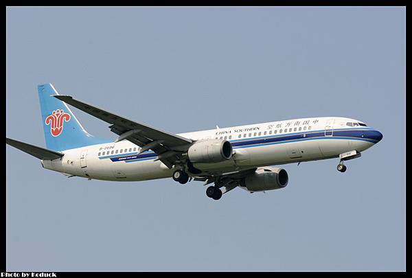 China Southern Airlines Boeing 737-81B(B-2696)@PVG_1(2)_20110722.jpg