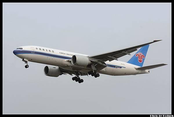 China Southern Airlines Boeing 777-F1B(B-2072)@PVG_1(2)_20110722.jpg