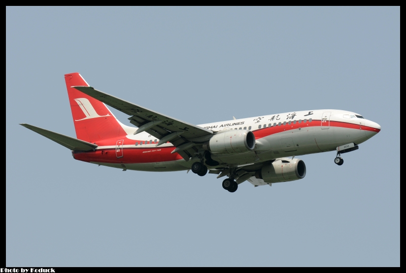 Shanghai Airlines Boeing 737-7Q8(B-2632)@PVG_1(2)_20110722.jpg