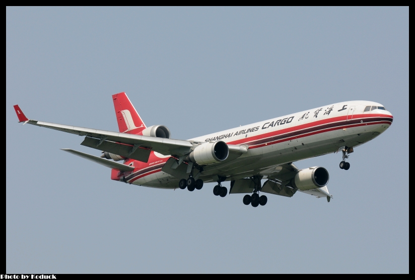 Shanghai Airlines MD-11F(B-2179)@PVG_1(2)_20110722.jpg