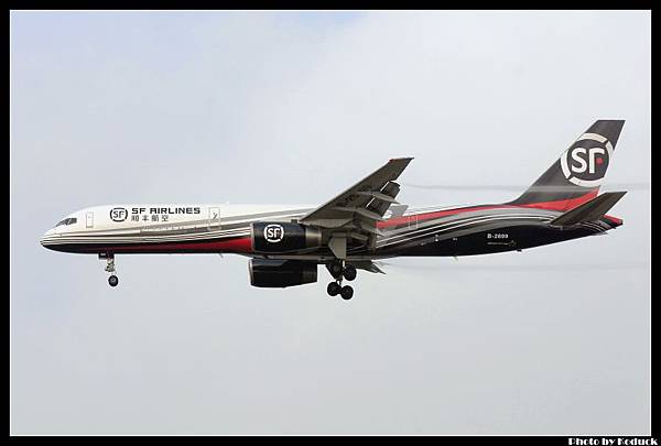 ShunFeng Airlines Boeing 757-21B(SF)(B-2899)@PVG_1(2)_20110722.jpg