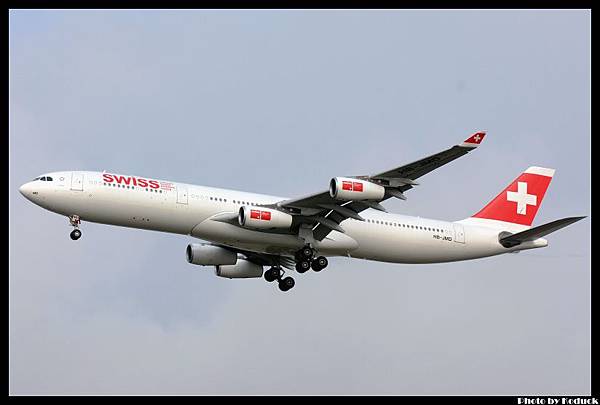 Swiss International Airlines Airbus A340-313X(HB-JMD)@PVG_1(2)_20110722.jpg