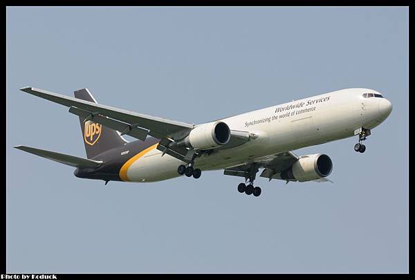 United Parcel Service (UPS) Boeing 767-34AF(ER)(N303UP)@PVG_1(2)_20110722.jpg