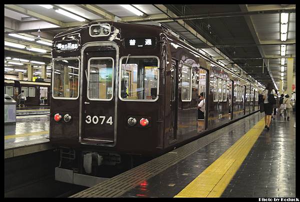 阪急電鐵3000系電車@梅田_1(2)_20110912.jpg