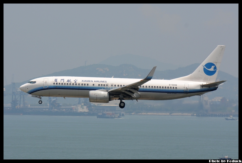Xiamen Airlines Boeing 737-85C(WL)(B-5498)@VHHH_1(2)_20110724.jpg