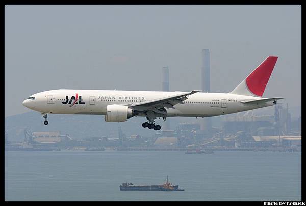 JAL B777-246(ER)(JA708J)@VHHH_1(2)_20110724.jpg