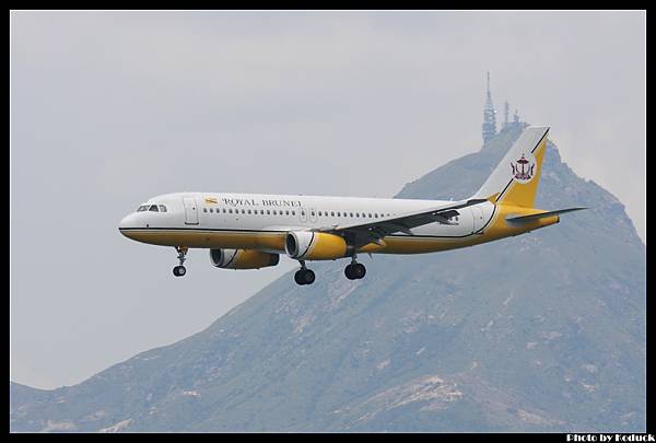 Royal Brunei Airlines A320-232(V8-RBS)@VHHH_1(2)_20110723.jpg