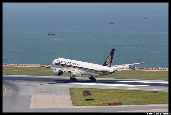 Singapore Airlines B777-212(ER)(9V-SVJ)@VHHH_2(2)_20110724.jpg