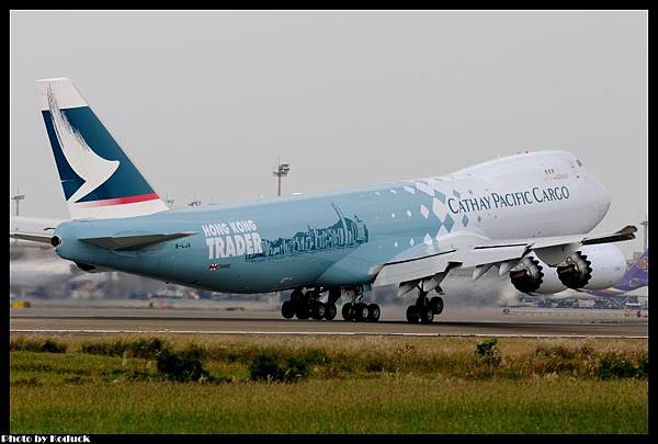 Cathay Pacific B747-867F(B-LJA)@RCTP_1(2)_20111122.jpg