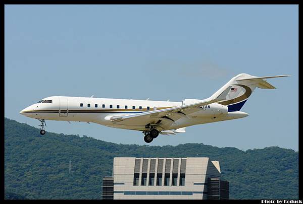 Bombardier BD-700-1A11 Global 5000(9M-TAN)@RCSS_1(2)_20110804.jpg