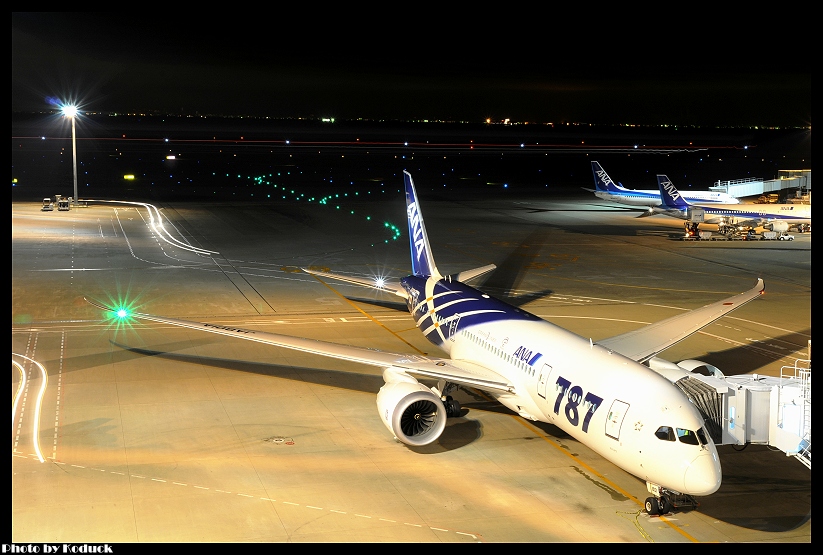 ANA B787-881(JA801A)@RJTT_1(2)_20111126.jpg