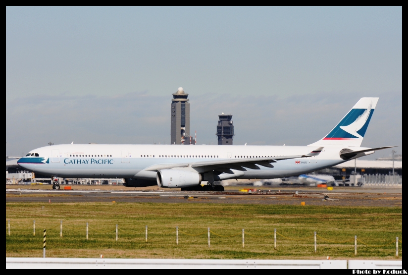 Cathay Pacific A330-342(B-HLF)@RJAA_1(2)_20111125.jpg