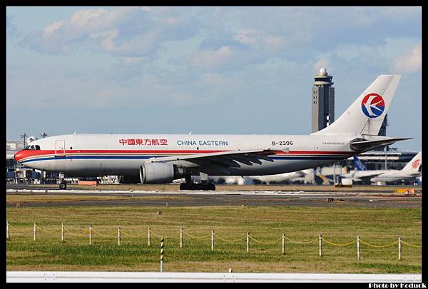 China Eastern Airlines A300B4-605F(B-2306)@RJAA_1(2)_20111125.jpg