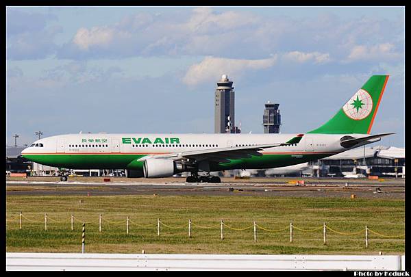 EVA Air A330-203(B-16302)@RJAA_1(2)_20111125.jpg