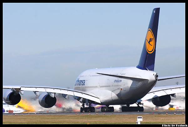 Lufthansa A380-841(D-AIMB)@RJAA_4(2)_20111125.jpg