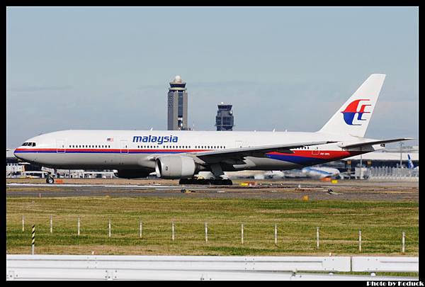 Malaysia Airlines B777-2H6ER(9M-MRL)@RJAA_1(2)_20111125.jpg