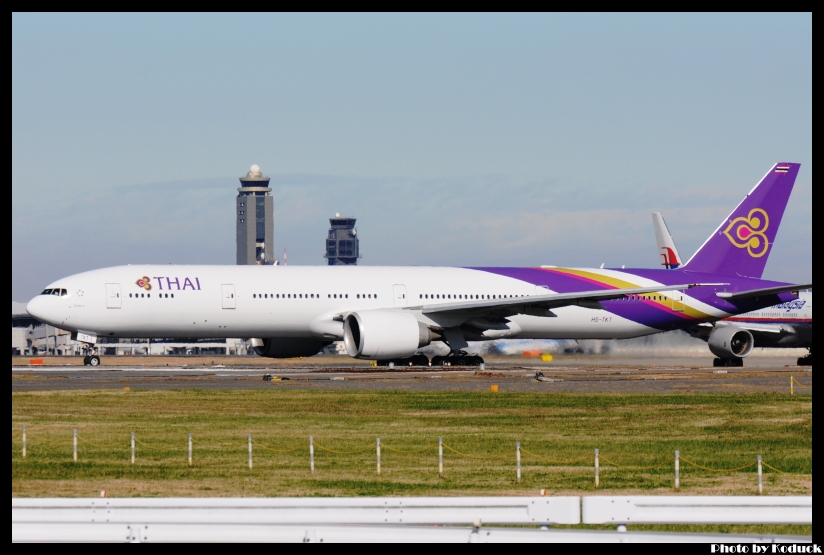 Thai Airways B777-35R(ER)(HS-TKT)@RJAA_1(2)_20111125.jpg