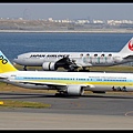 JAL B777-246(JA772J) and Air DO B767-33A(ER)(JA01HD)@RJTT_1(2)_20111126.jpg