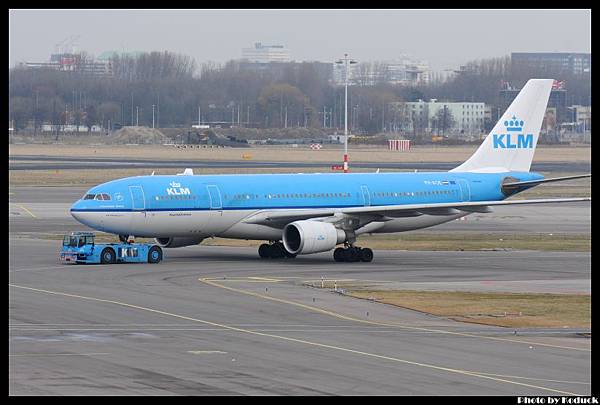 KLM A330-203(PH-AOE)@AMS_1(2)_20120223