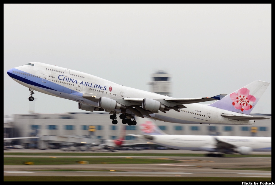 China Airlines B747-409(B-18215)@RCTP_1(2)_20120408