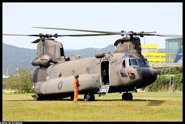 ROCAF CH-47SD(7307)@Taipei_4(2)_20120328