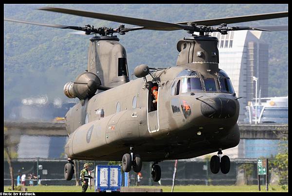 ROCAF CH-47SD(7307)@Taipei_9(2)_20120328